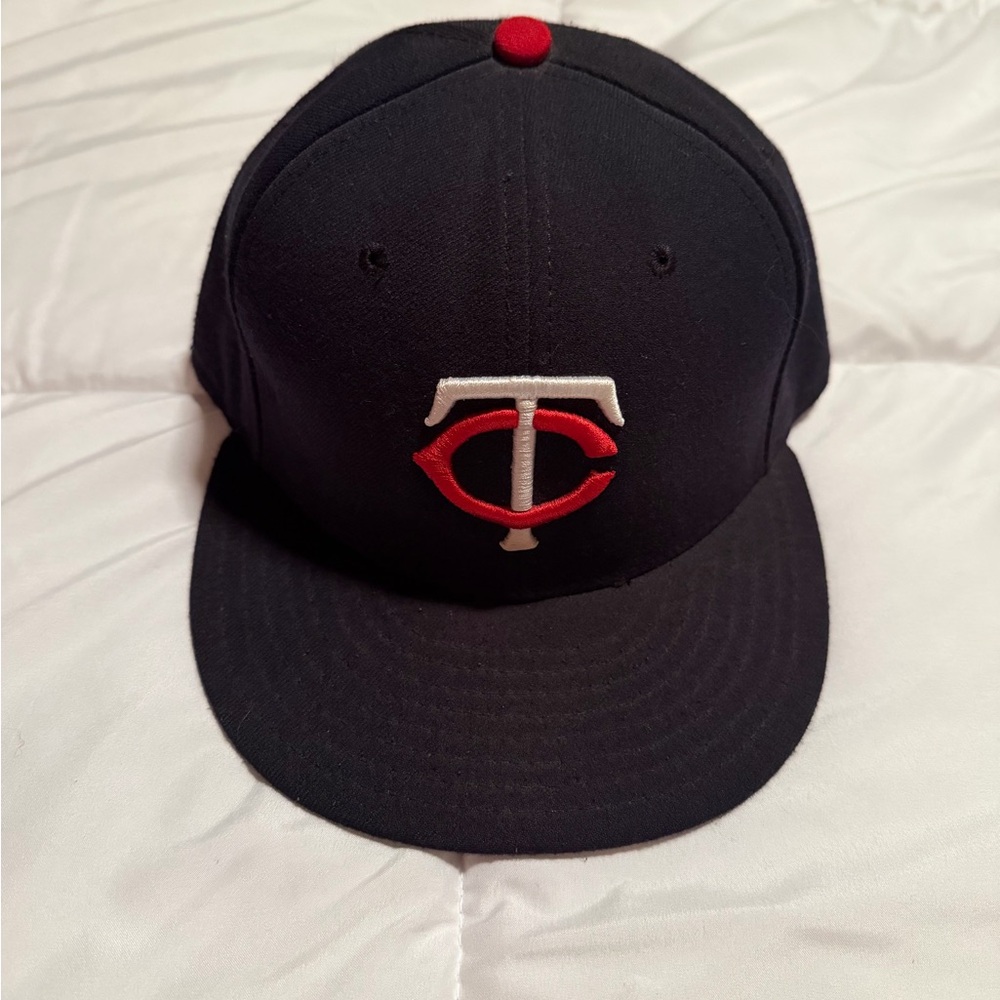 Minnesota Twins fitted low profile hat. Size 7 1/2